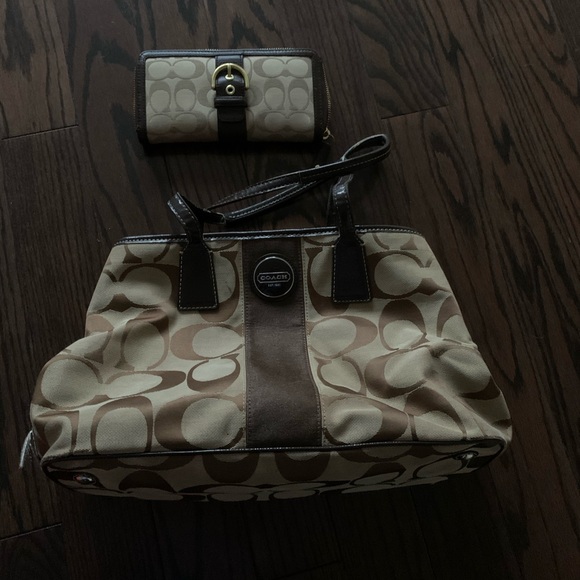 Coach purse and matching wallet - Picture 6 of 6
